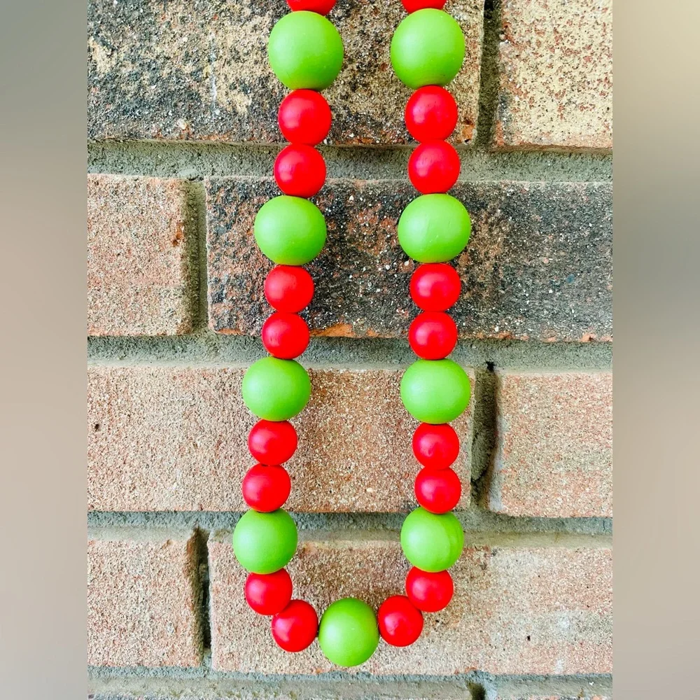 *Red & Green Wooden Bead Garland